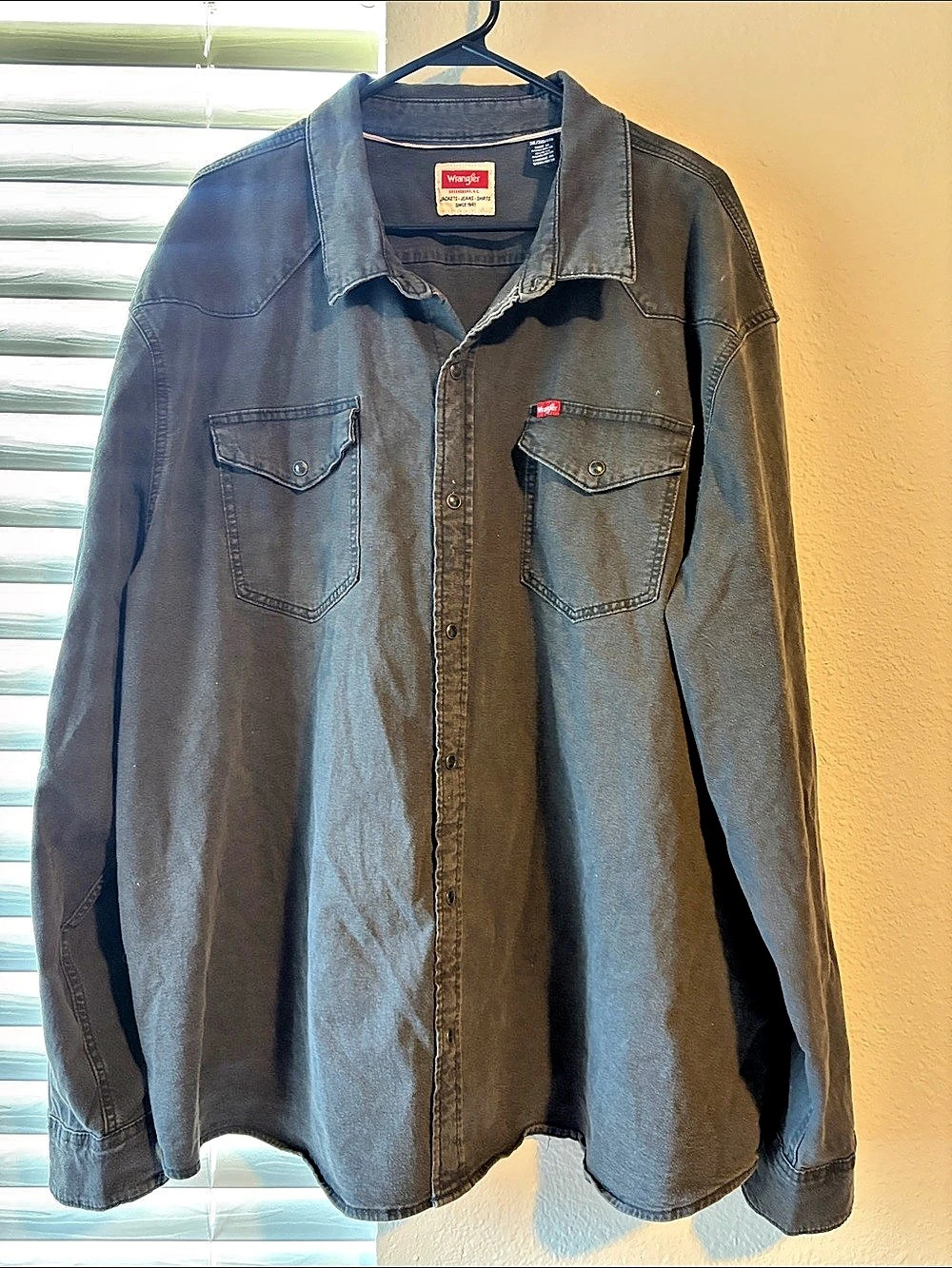 Wrangler Men's Western Snap-Front Work Shirt Black